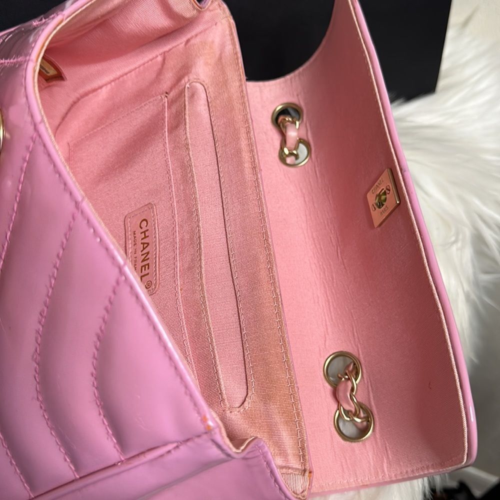 💯Authentic Chanel Vernis Shoulder Bag🍀 - Picture 13 of 17